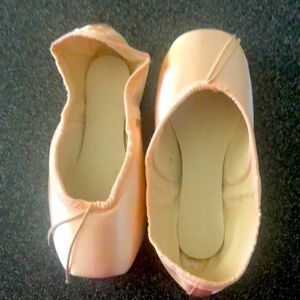 NEW Suffolk Spotlight Pointe Shoes Sz 4XX Hard shank